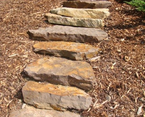 stone-steps-mulch-landscape